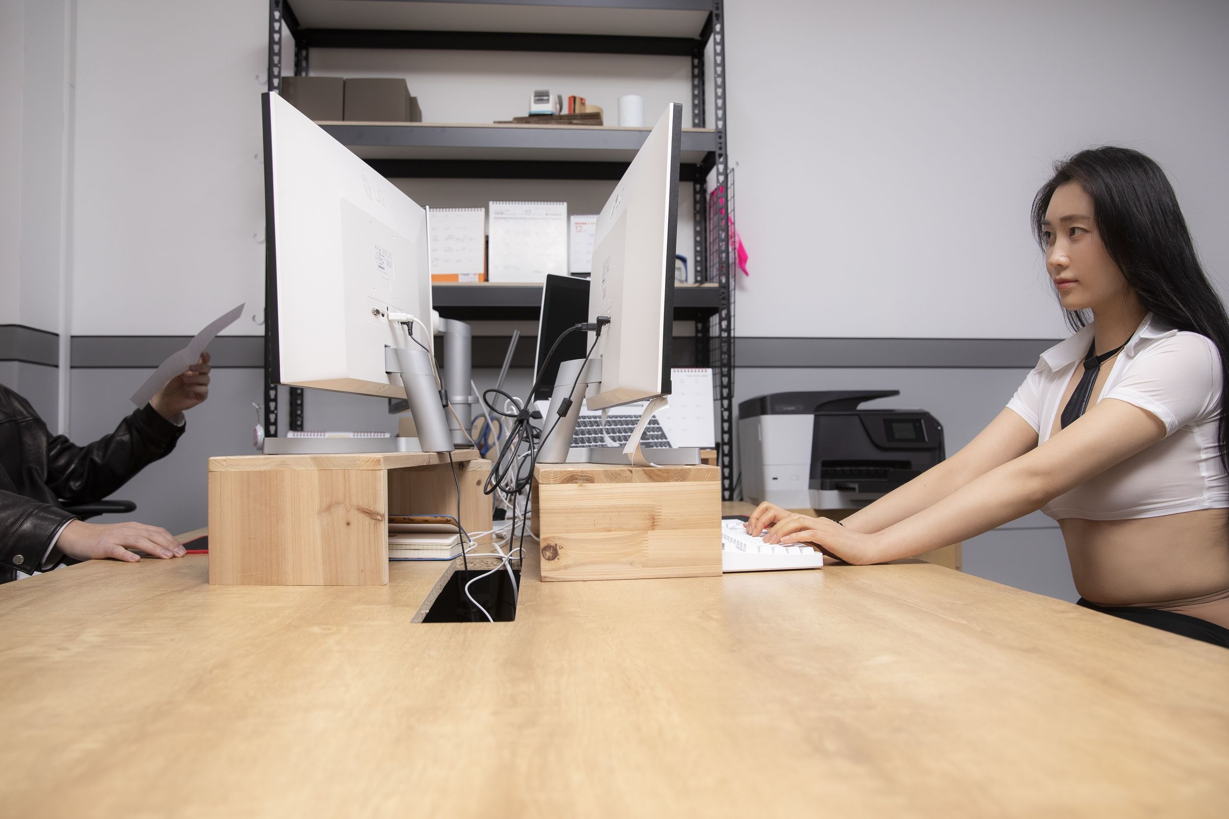 BUNNY-Lee-Ha-Kim---A-lady-in-the-office-S4---Weakness-86P-08-22