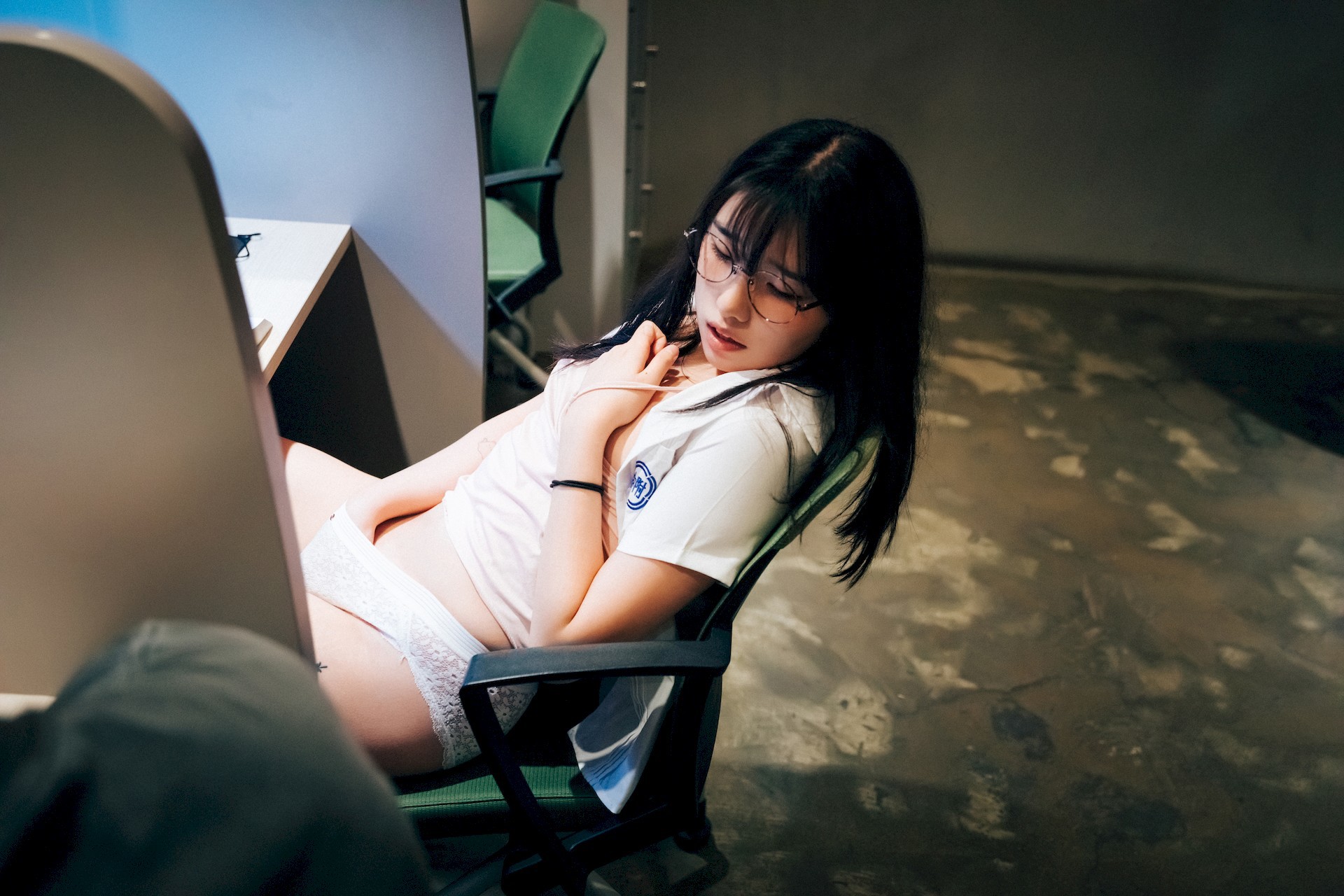 Sonson-손손-Loozy-Reading-Room-Set01-04-15