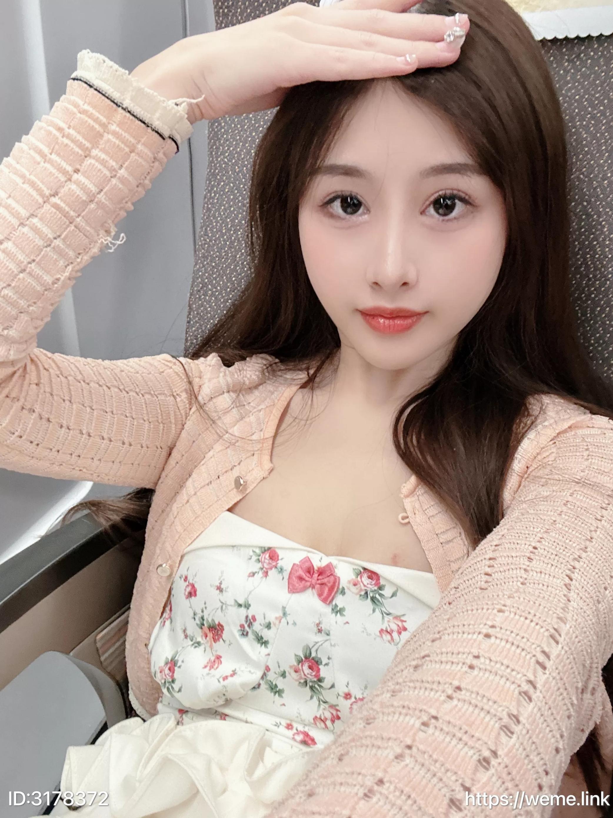 小萌子---NO001-高铁上-28P90MB-08-17