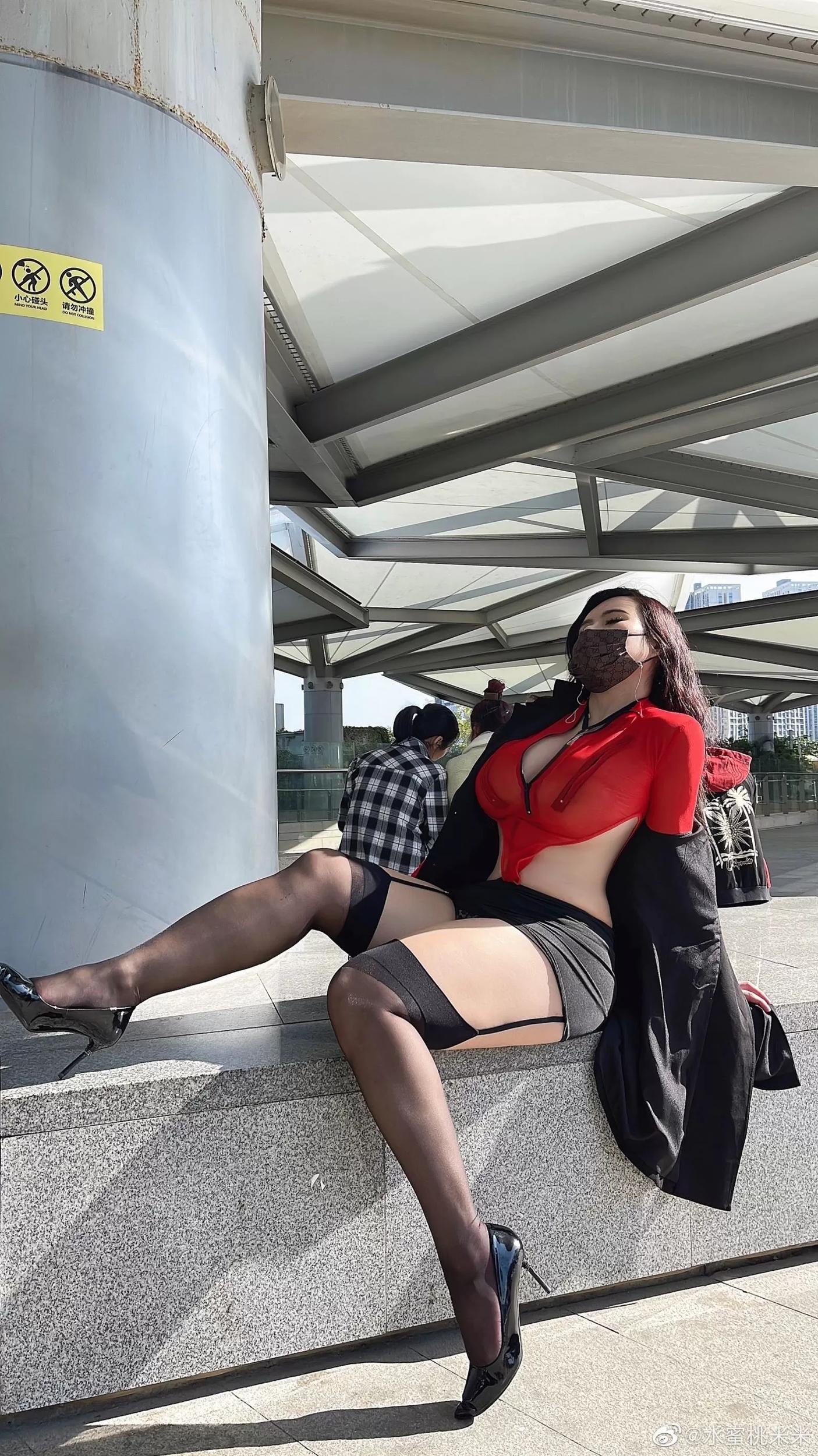 水蜜桃米米---吊带黑丝-30P-12276-MB-08-11