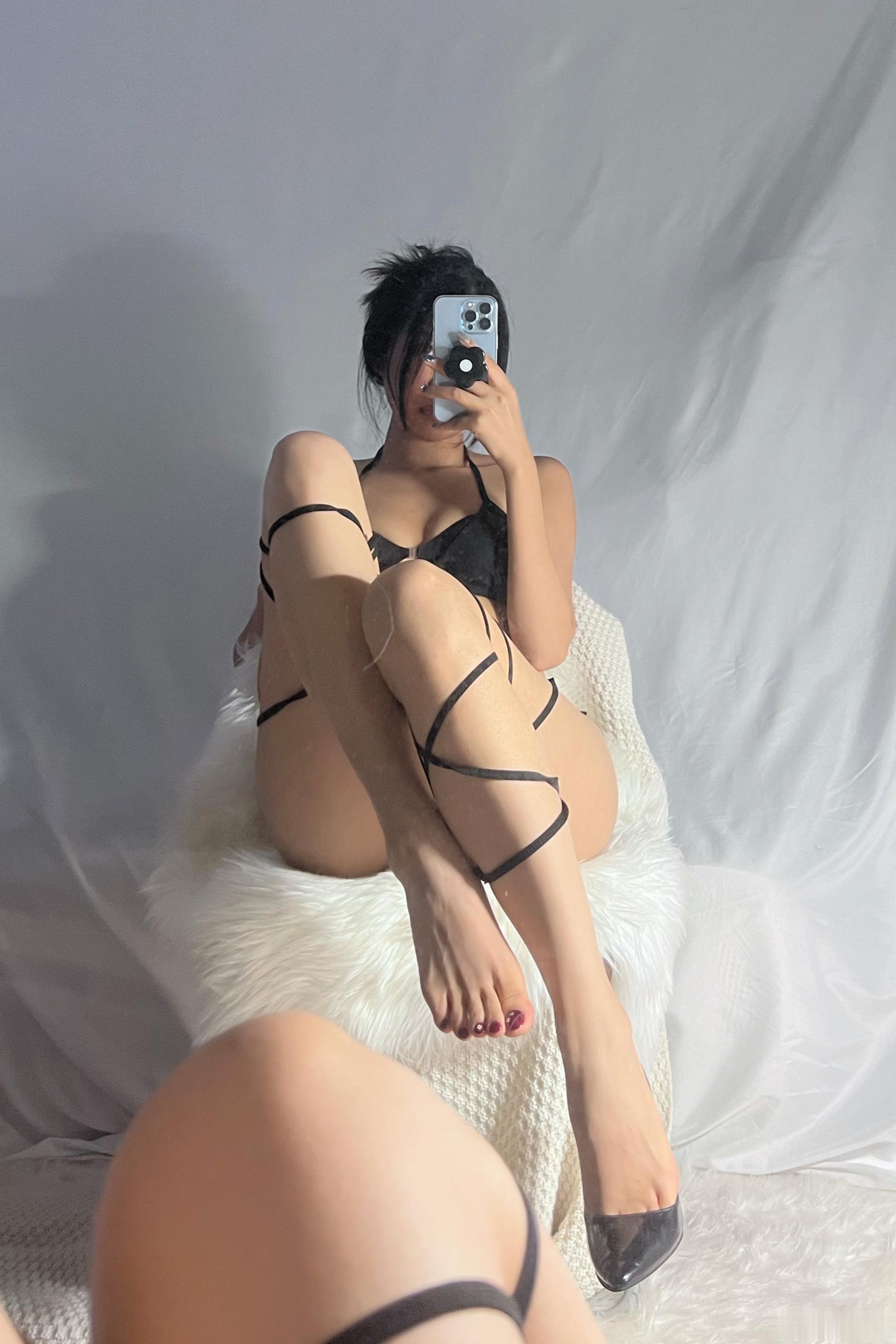 024纪念小小v5--微密圈系列-束缚美腿24P11MB-08-29