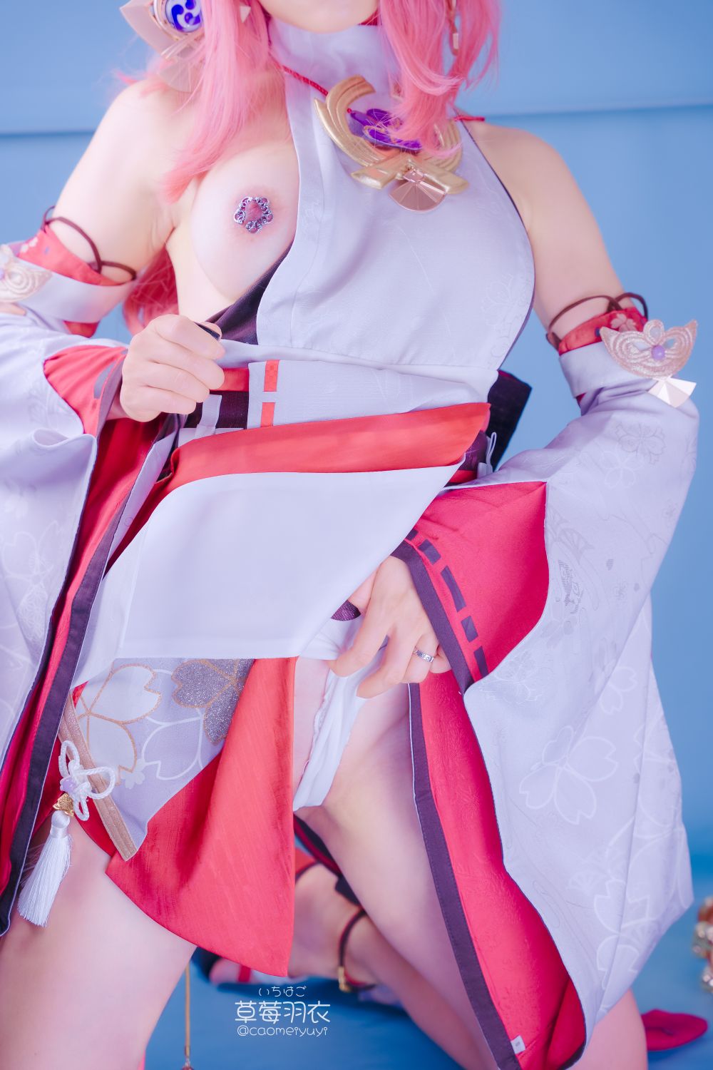 草莓羽衣-caomeiyuyi-cosplay-Yae-Miko---Genshin-Impact-03-15