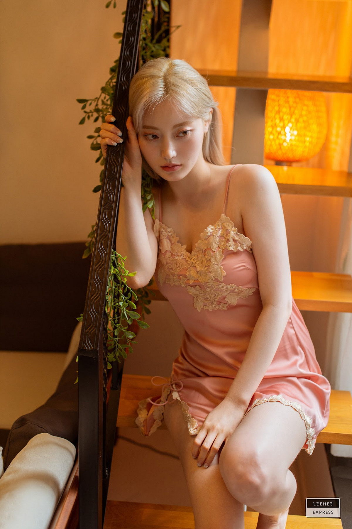 Jeong-Ah-정아-LEEHEE-EXPRESS-LEDG-077-10-12