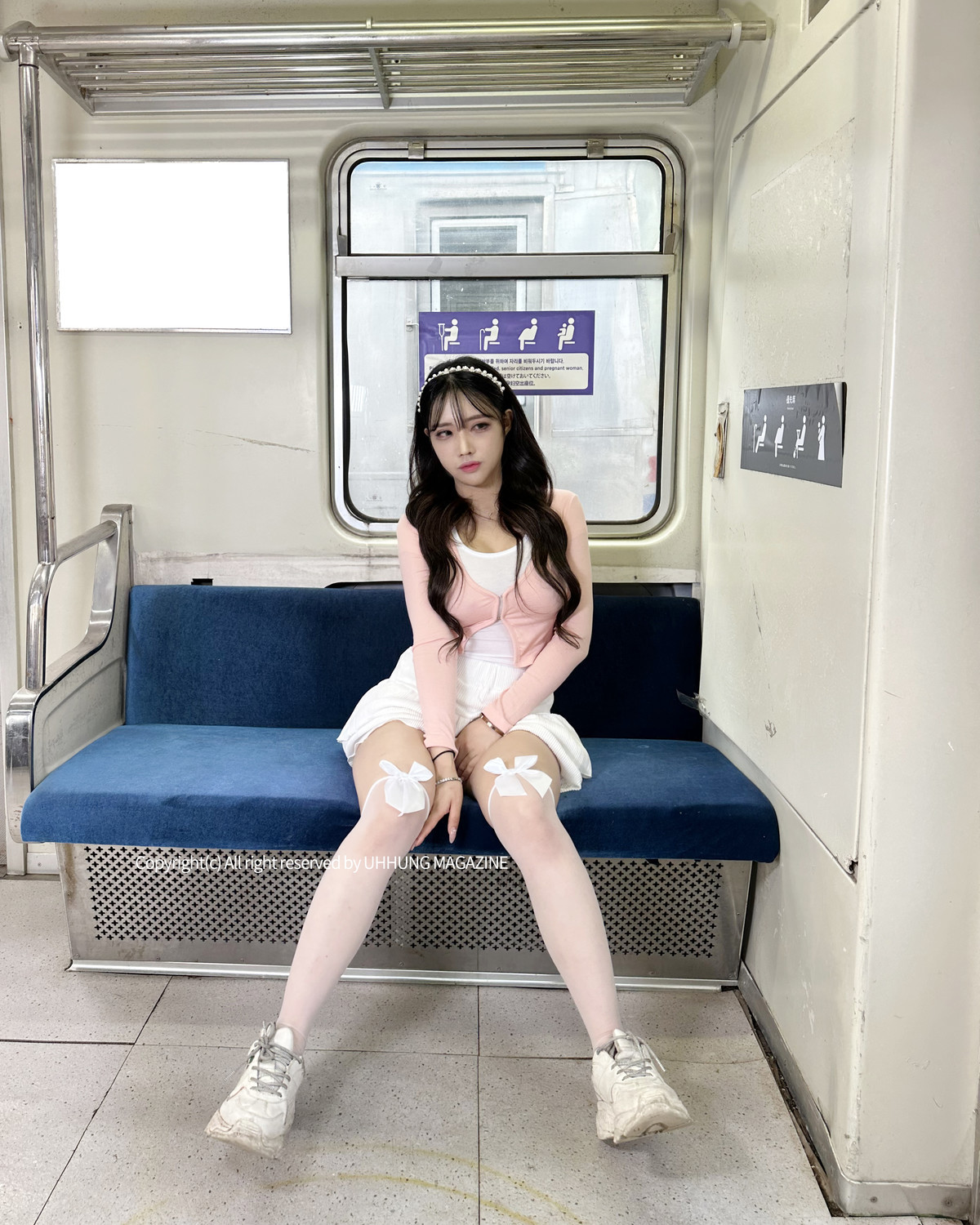 Hani-하니-UHHUNG-Magazine-8220The-Girlfriend-on-The-Subway8221-Set01-02-26