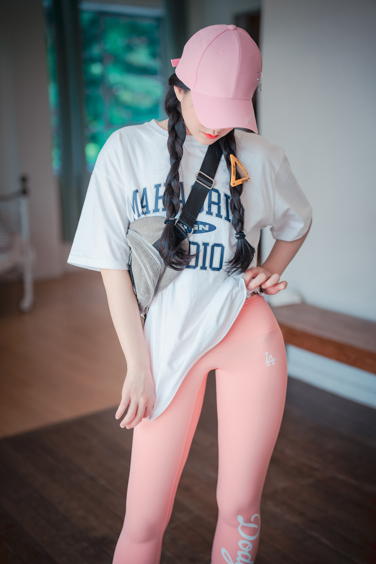 Jeong-Jenny-정제니-DJAWA-8216Loose-and-Tight-Pink8217-Set03-03-20