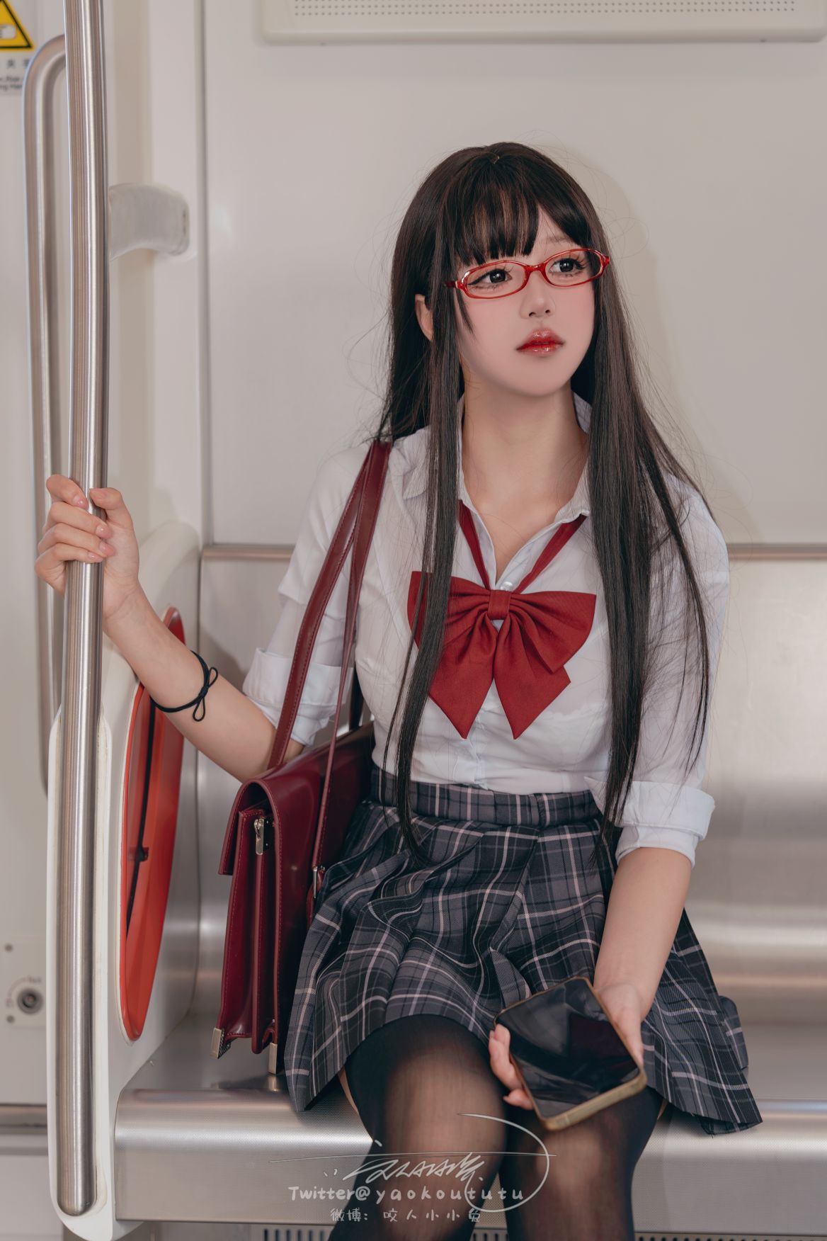 咬一口兔娘-十二月作品电车惊魂71P1V-期待-02-02