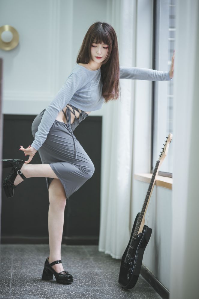 封疆疆v---吉他妹妹-40P-330MB-03-09