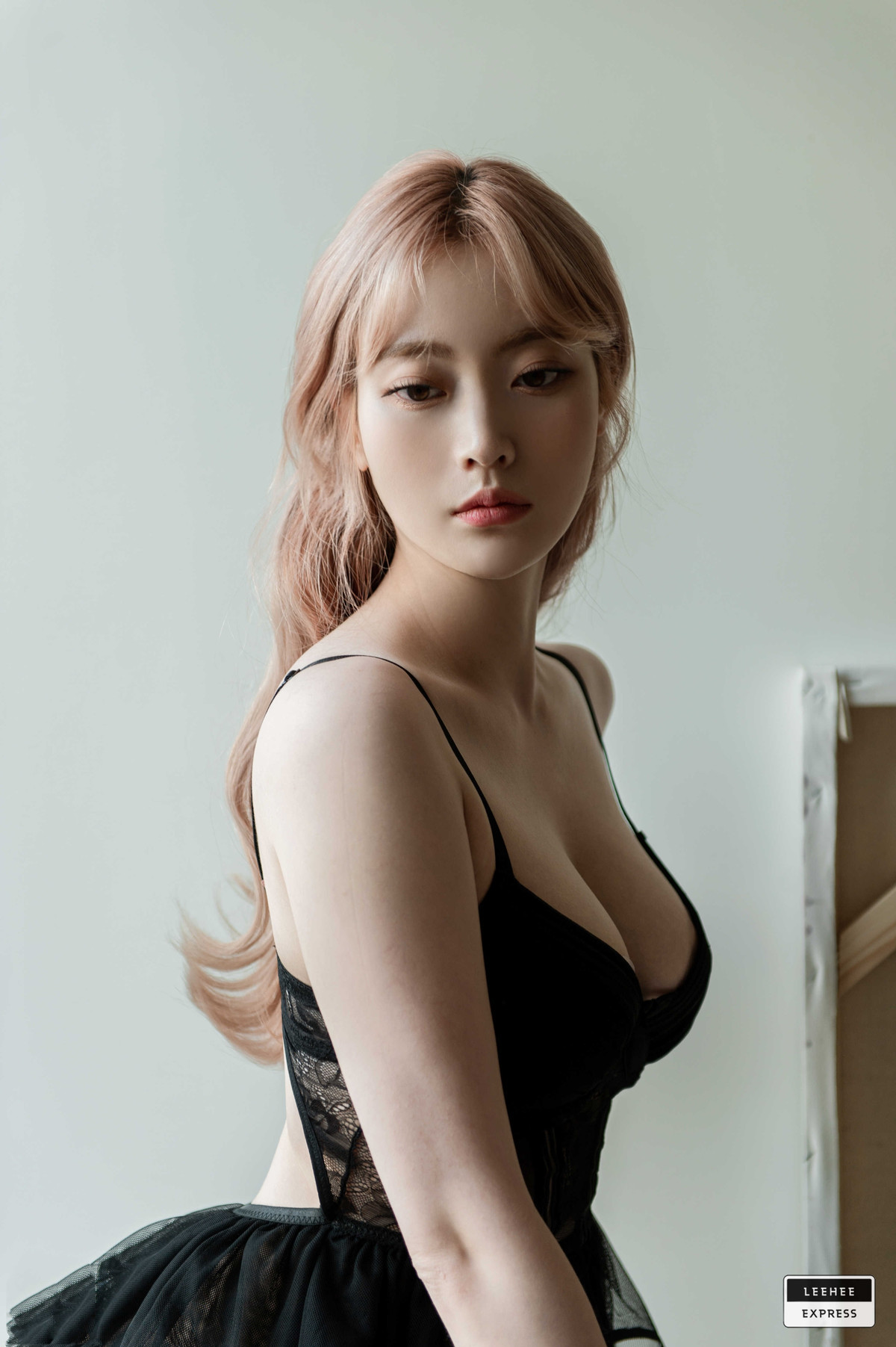 Jeong-Ah-정아-LEEHEE-EXPRESS-LEDG-177A-Set01-04-11