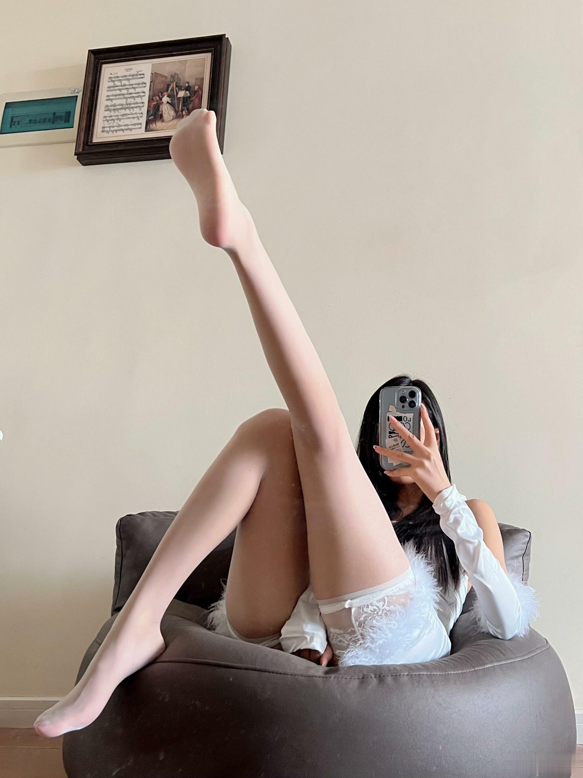 020纪念小小v5--微密圈系列-白色的心动25P113MB-08-29