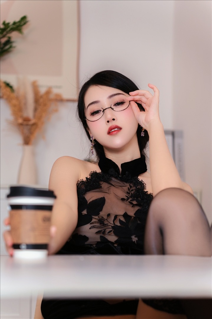 不呆猫---黑旗袍过膝袜御姐-42P-44P-8123-MB-20240814i-08-14