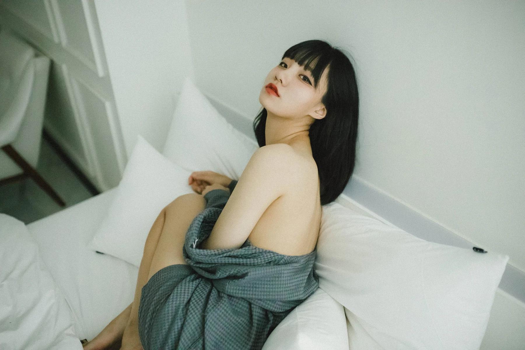 Jeong-Jenny-정제니-Moon-Night-Snap-The-First-Set01-05-07