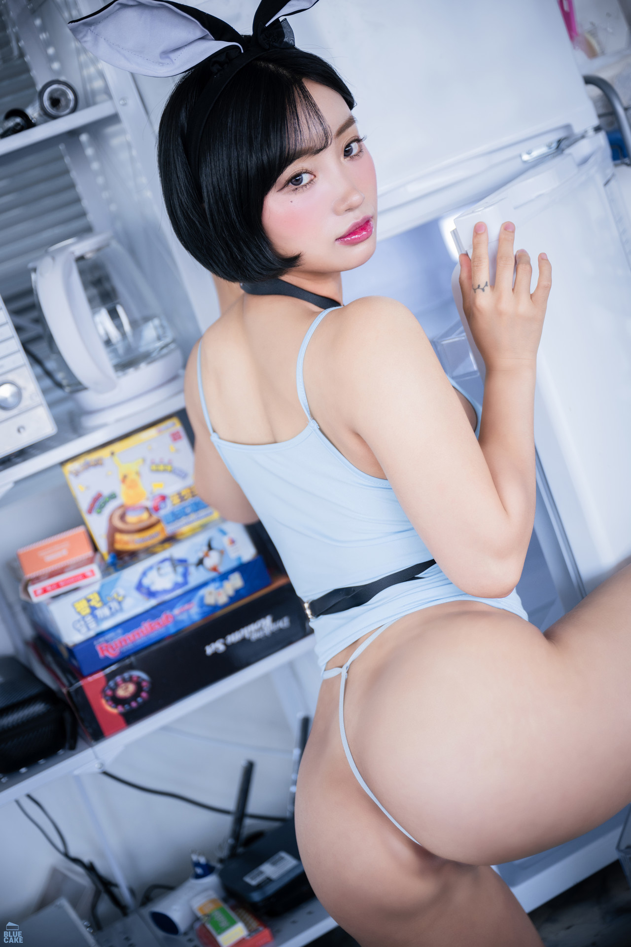 Booty-Queen-BLUECAKE-Rabbit-Sky-RED-11-25