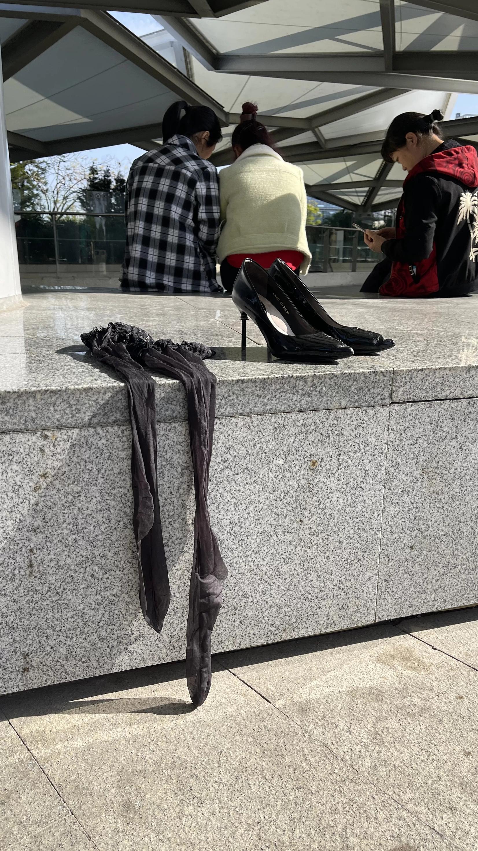 水蜜桃米米---吊带黑丝-30P-12276-MB-08-11