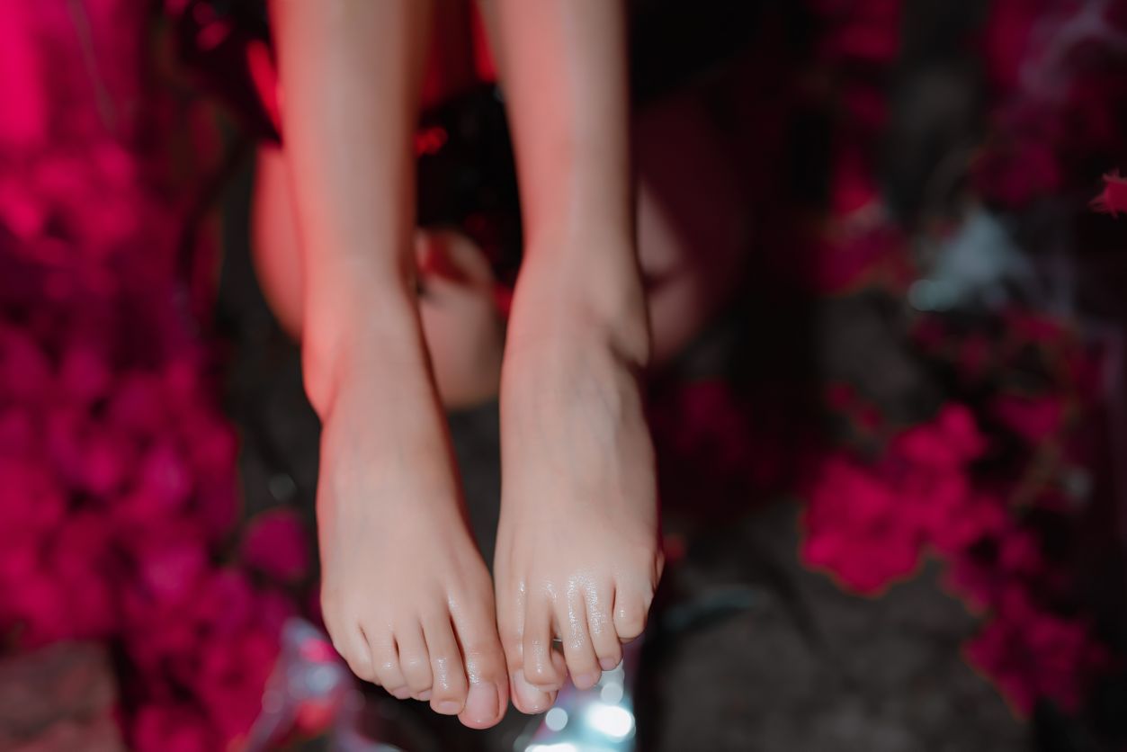 轩萧学姐---万圣节魅魔100p1v-674MB-06-16