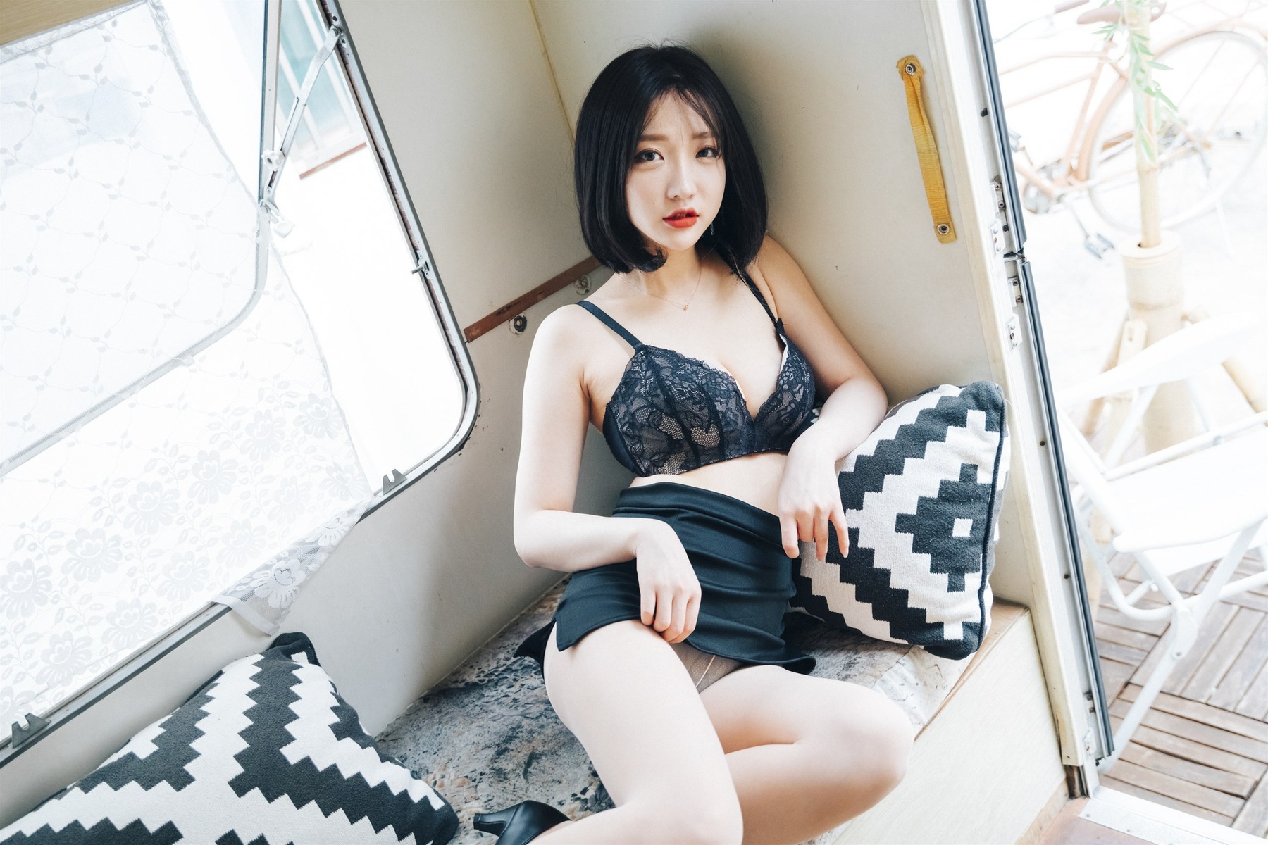 Son-Yeeun-손예은-LOOZY-Officegirl-s-Vacation-Vol02-8211-Set02-12-02