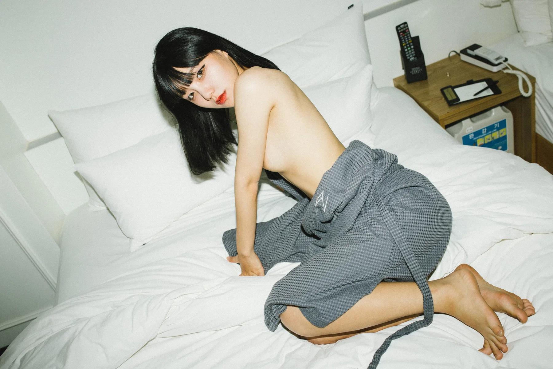 Jeong-Jenny-정제니-Moon-Night-Snap-The-First-Set01-05-07