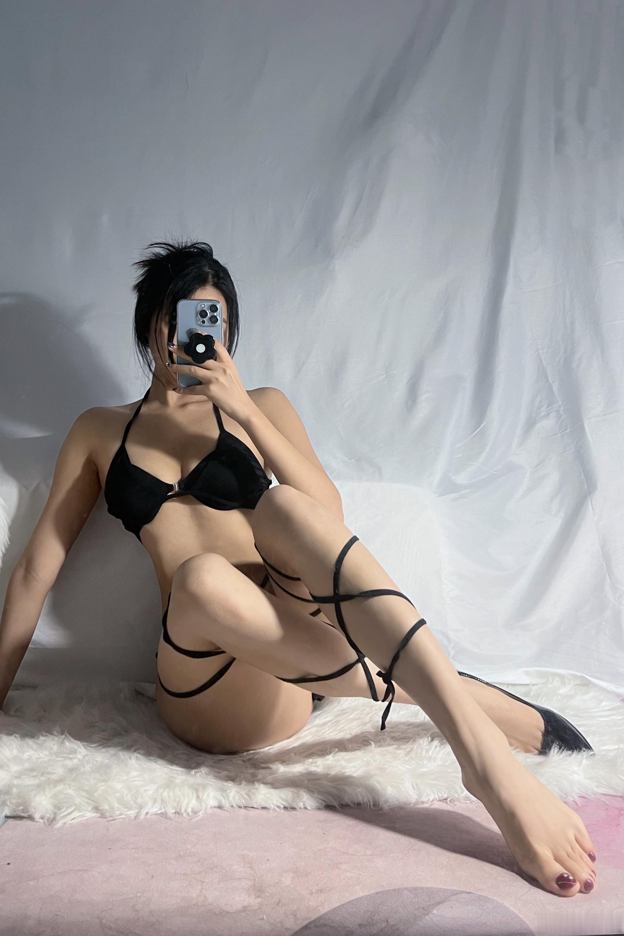 024纪念小小v5--微密圈系列-束缚美腿24P11MB-08-29