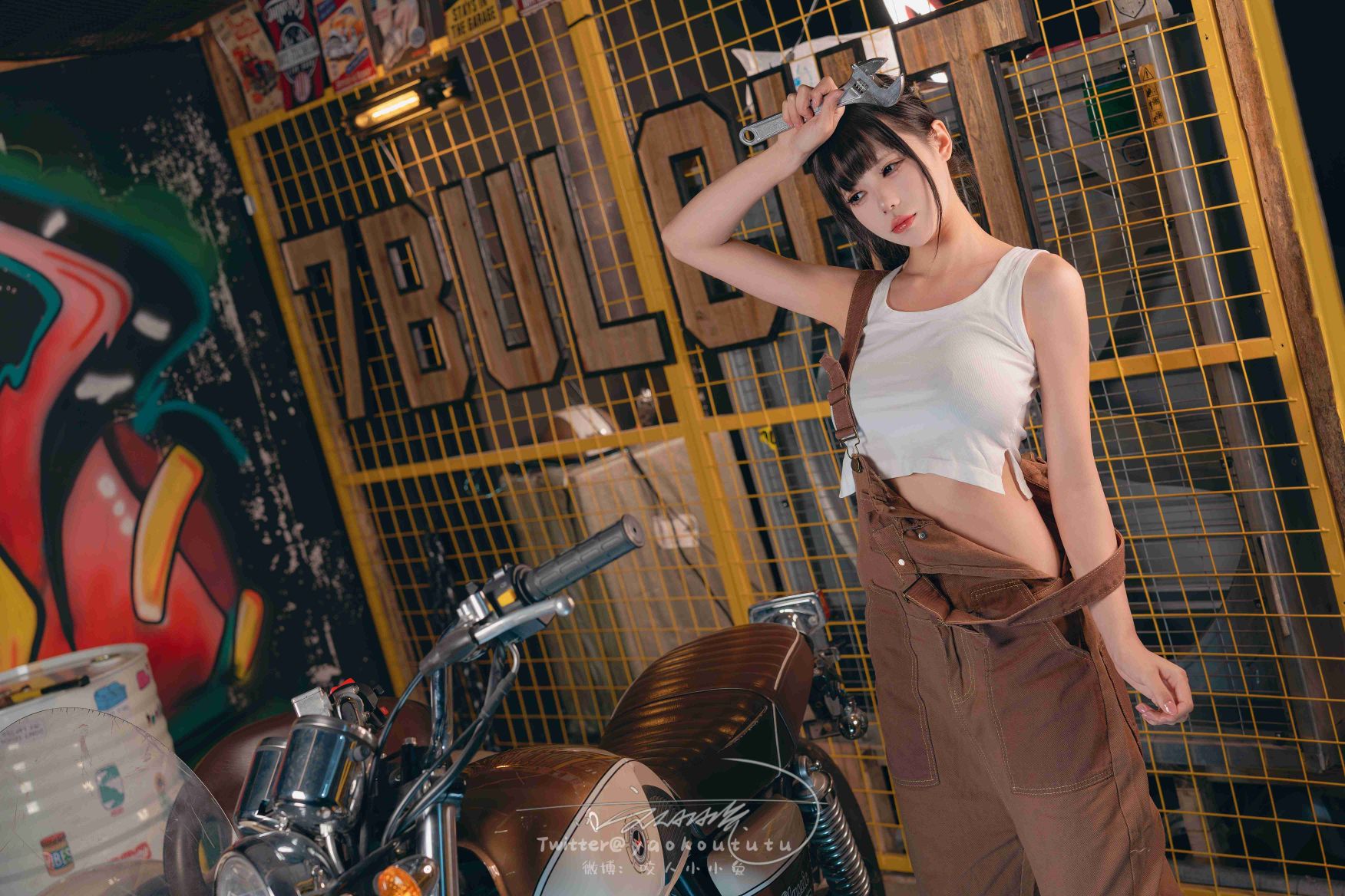 咬人小小兔-1月作品机车修理工-Shake-it-02-28