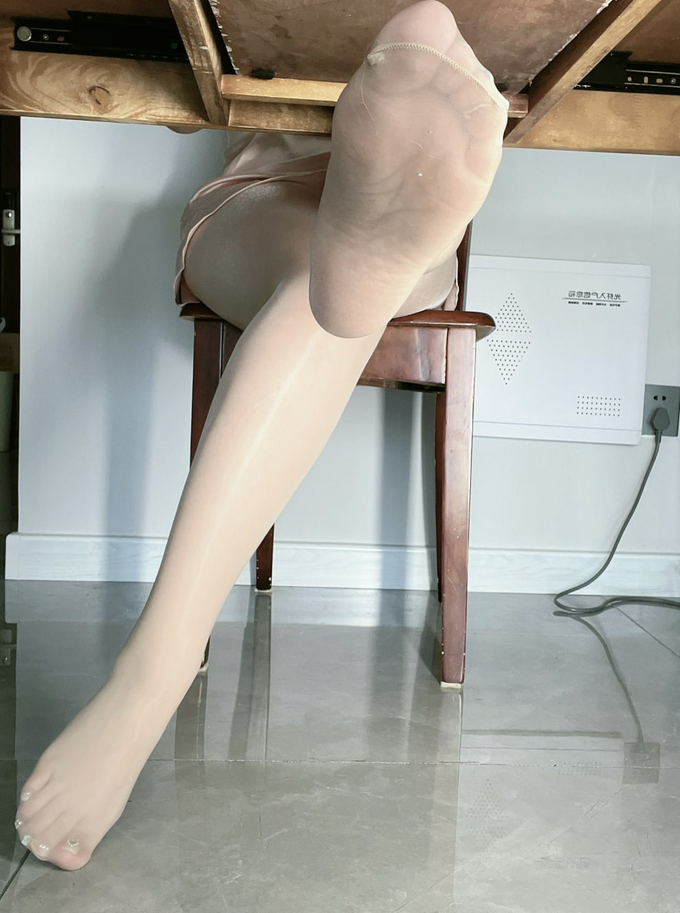 120斤的小王同学-桌底的西红柿-03-06