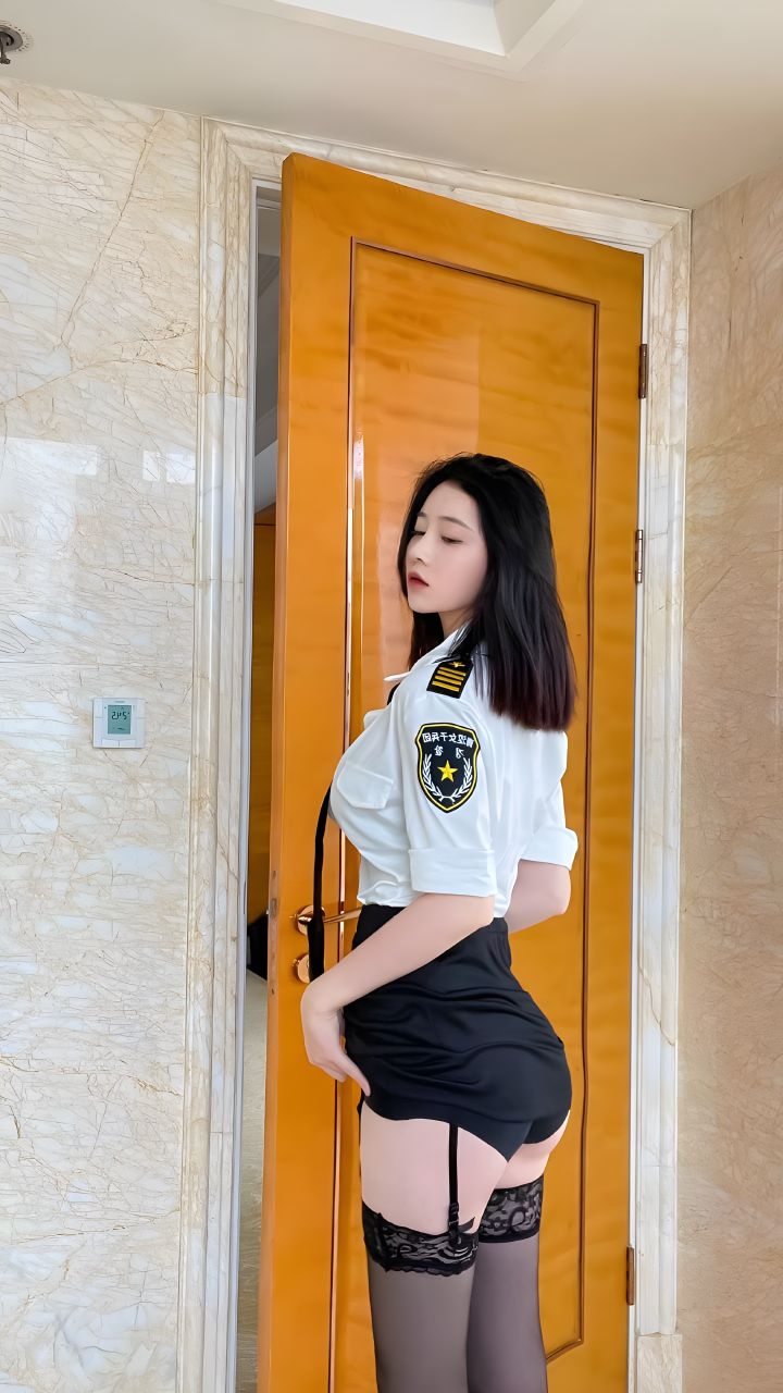 年年---涩女警82P-4665M-01-25