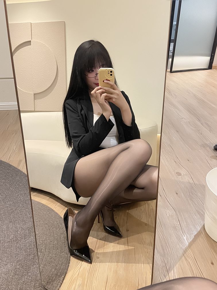 轩萧学姐---下班后OL-72p-253MB-06-18