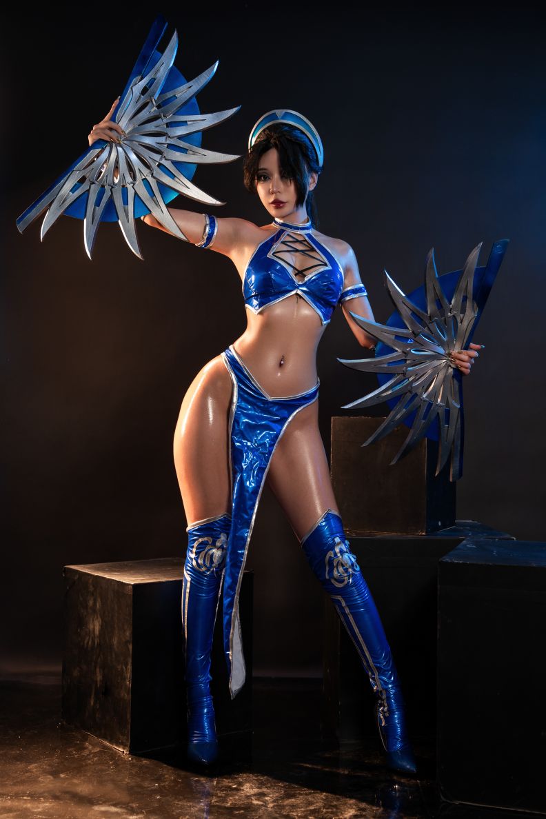 Umeko-J-cosplay-Kitana---Mortal-Kombat-04-14
