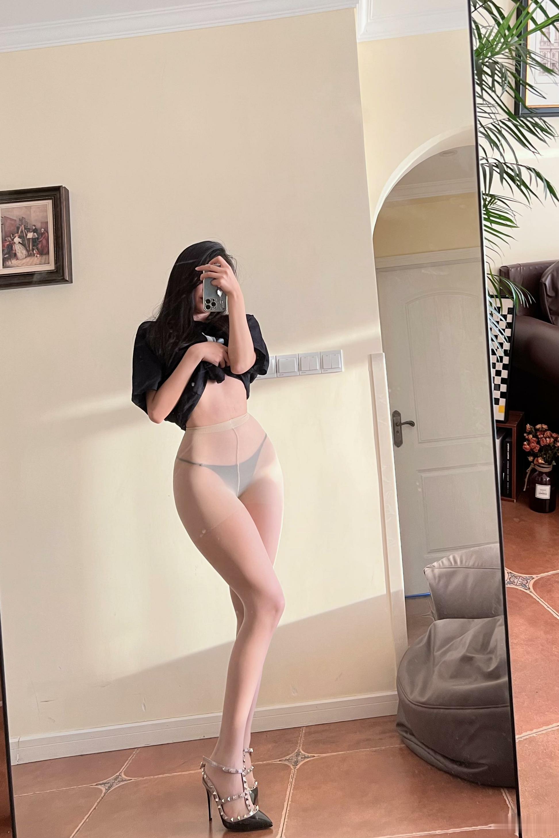 021纪念小小v5--微密圈系列-肉丝脚丫18P101MB-08-29