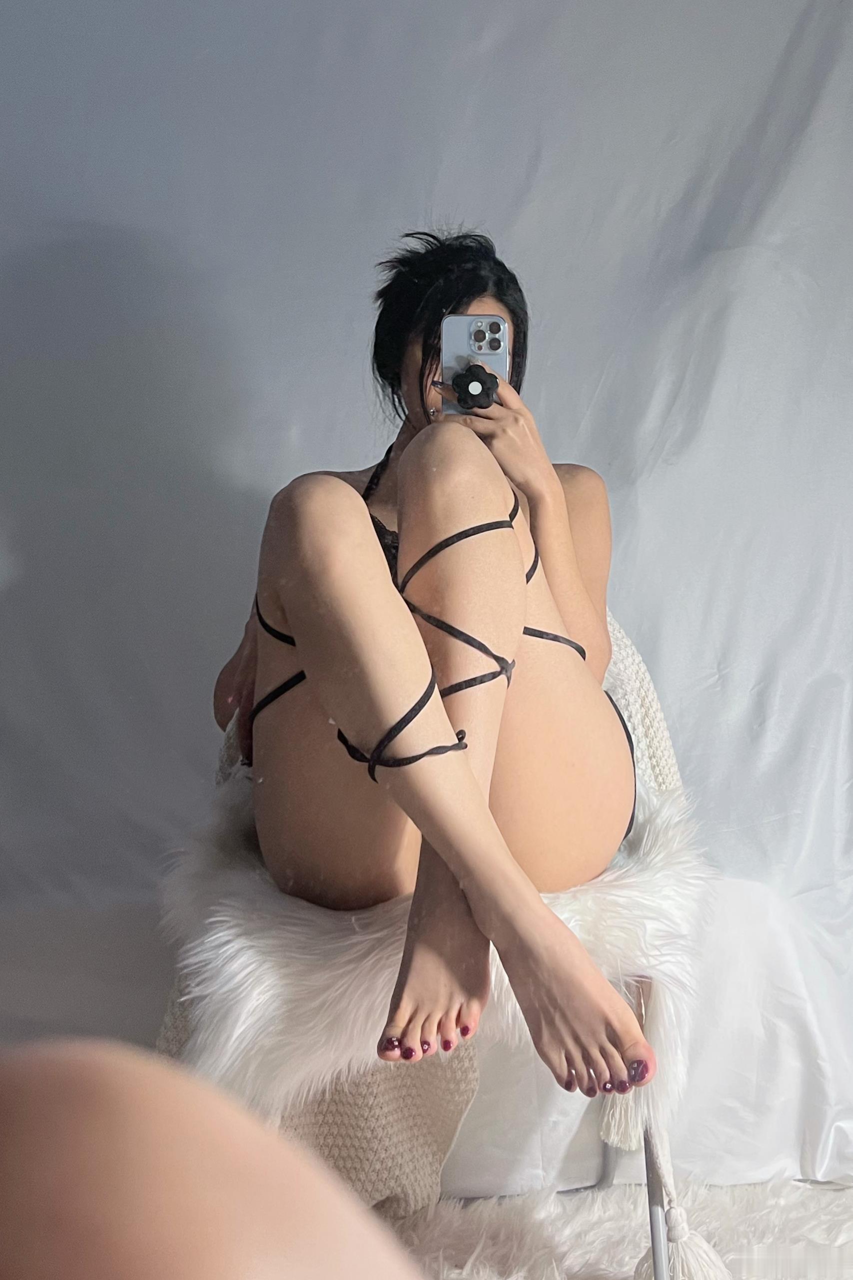 024纪念小小v5--微密圈系列-束缚美腿24P11MB-08-29