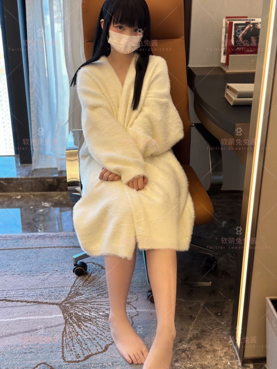 软萌兔兔酱-反差秘书-02-24