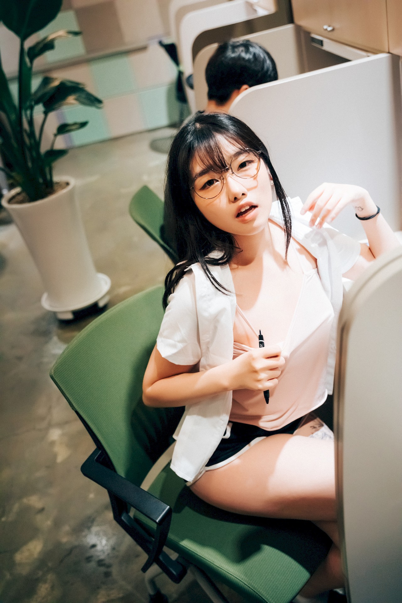 Sonson-손손-Loozy-Reading-Room-Set01-04-15