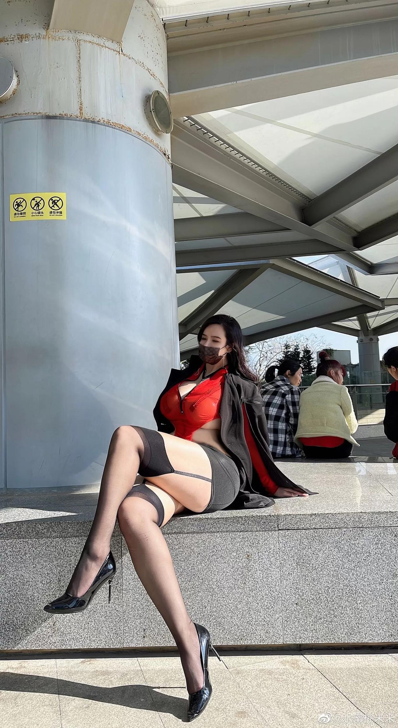 水蜜桃米米---吊带黑丝-30P-12276-MB-08-11