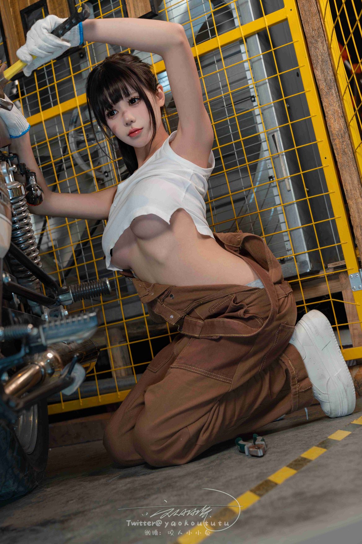 咬人小小兔-1月作品机车修理工-Shake-it-02-28