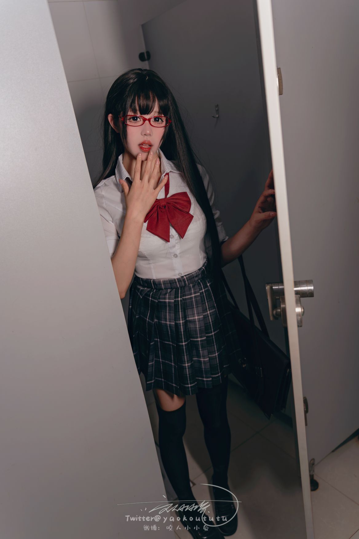 咬一口兔娘-十二月作品电车惊魂71P1V-期待-02-02