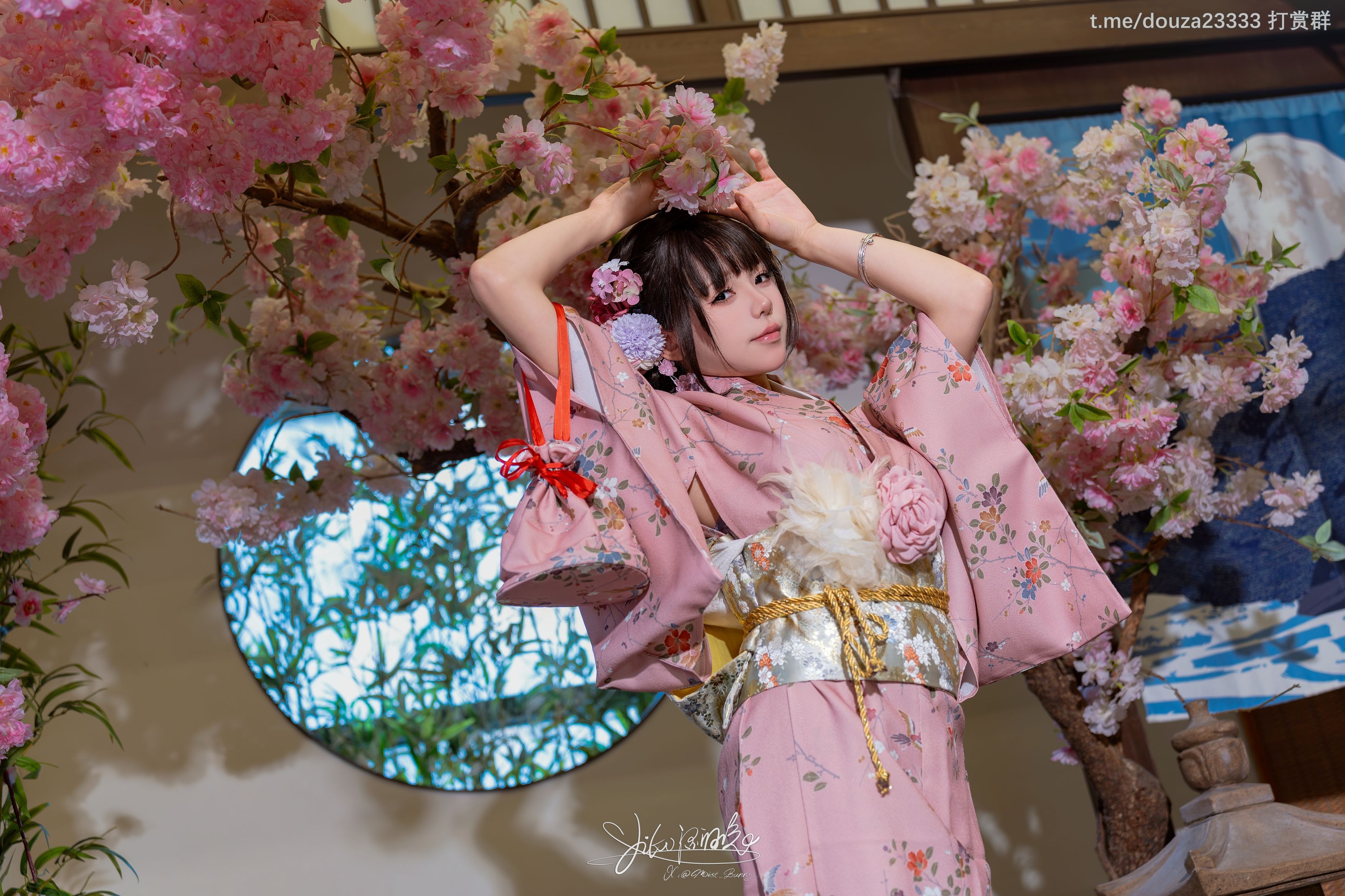 Yiko湿润兔-8月作品温泉の女将77P1V-燕无歇8月31打赏群资源-08-30