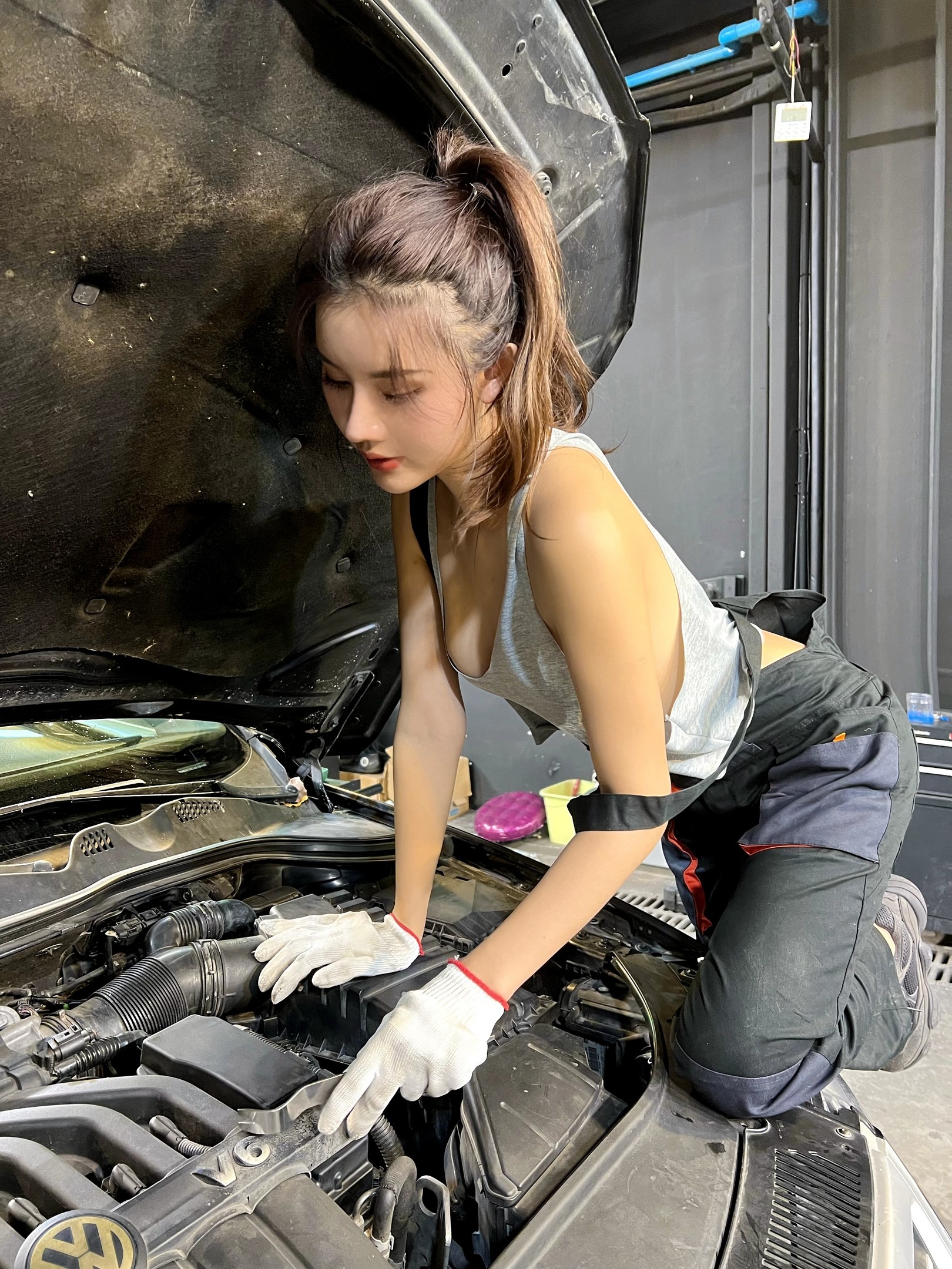 网红女神嫩模-阿朱-品-性感汽修工-08-26