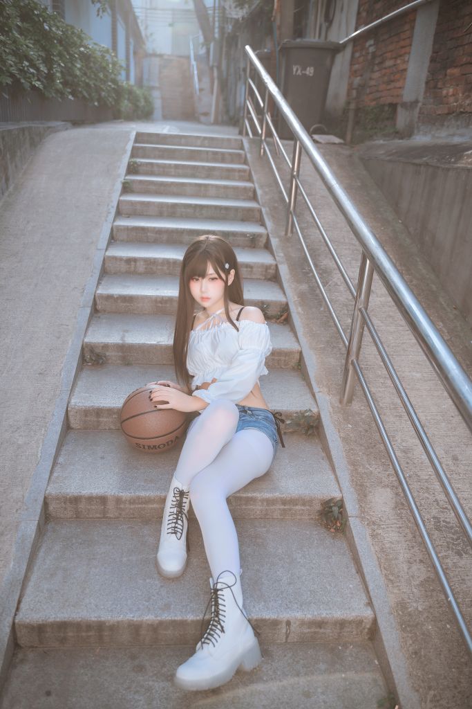 萌芽儿o0-邻家小恶魔-47P1V-426MB-03-18